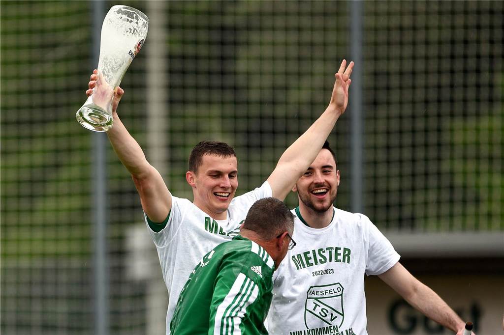 Mit Video: So machte der TSV Raesfeld sein Meisterstück Bierdusche für Christian Gabmaier