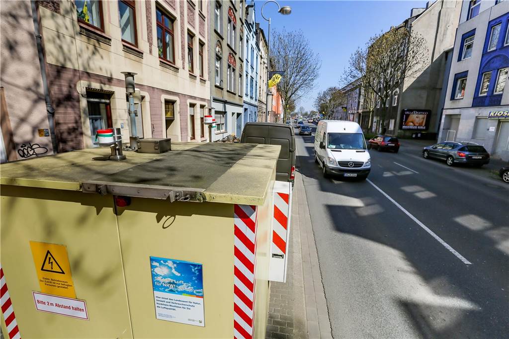 Tempo 30 auf zwei zentralen Wegen in die City kommt schon bald – auch Umweltspur geplant An der Brackeler Straße, wo kurz vor dem Borsigplatz eine Luftmessstation steht, soll eine Umweltspur für Busse, Fahrräder und E-Fahrzeuge eingerichtet werden.