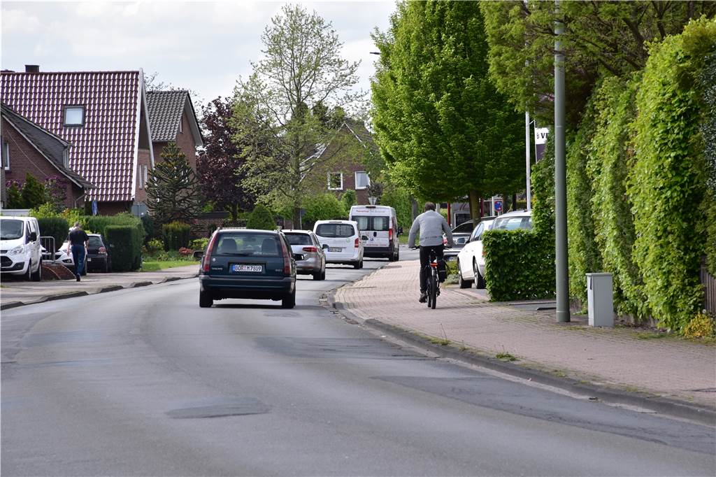 Neue Radweg-Modelle für die Breslauer Straße und Up de Bookholt An der Breslauer Straße sind die Radwege zu schmal.