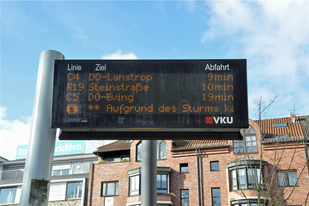 Verspätungen und Ausfälle: RB 51 fährt wieder - mit reduzierter Geschwindigkeit An der Bushaltestelle Persiluhr werden noch Sturmausfälle angezeigt, dabei sollen die Busse der Verkehrsgesellschaft Kreis Unna (VKU) ganz normal fahren, heißt es aus der Pressestelle.