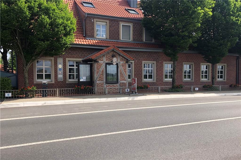 Bei Hermann auf der Höhe: Von der Zollstelle zum Landhotel-Restaurant An der "Chaussee" liegt die "Hermannshöhe" immer noch, hat sich aber im Laufe der Jahrzehnte zu einem modernen Landhotel-Restaurant gewandelt.