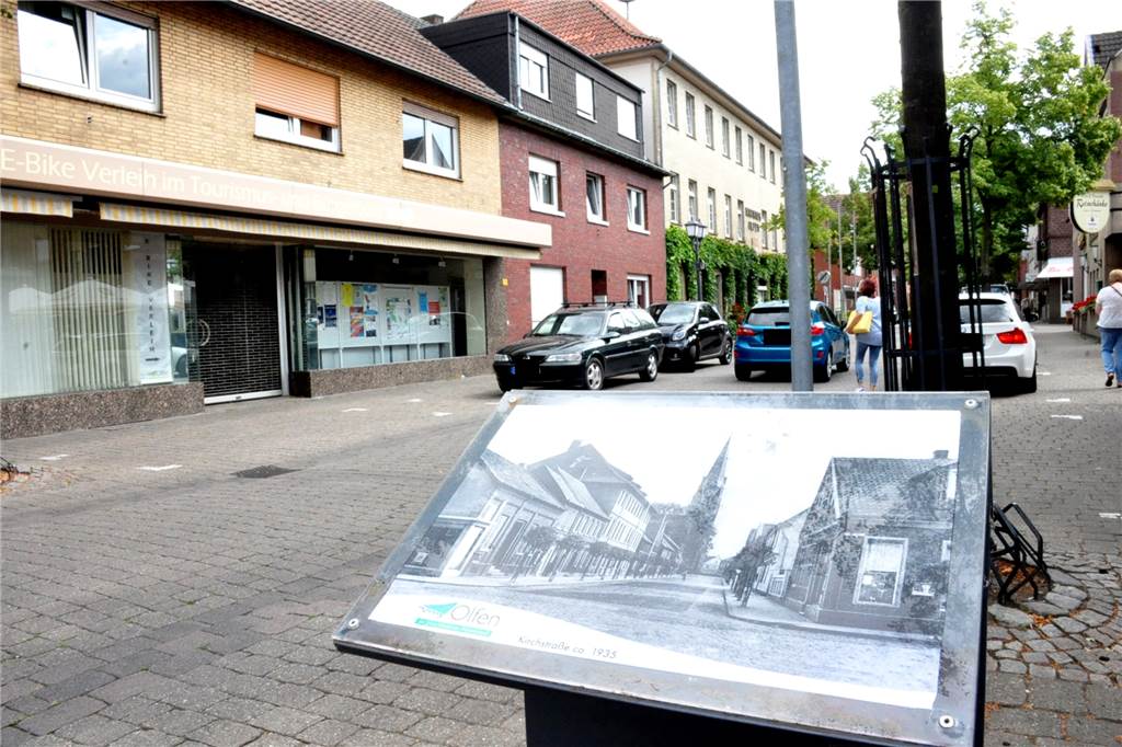 Neues Rathaus definiert Bürgernähe für Olfen neu - mit Hilfe des Landes An der Ecke Kirch-/Marktstraße soll der neue Haupteingang des Rathauses sein. Die bestehenden Häuser neben dem alten Rathaus werden abgerissen.