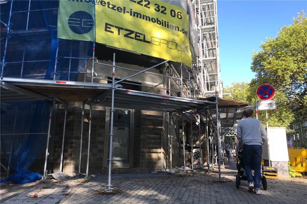 Kneipen und Restaurants im Kreuzviertel: Viele Neueröffnungen und zwei Wasserschäden An der Ecke Lindemannstraße/Kreuzstraße gibt es bald Eis.
