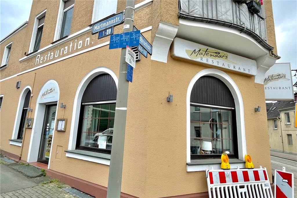 Restaurant Matenaar: Wenn die Knusper-Blutwurst sich an die Jakobsmuschel schmiegt An der Ecke Märtmannstraße / Marsbruchstraße liegt das Matenaar. Parkplätze gibt es genügend auf dem P&R-Parkplatz gegenüber.