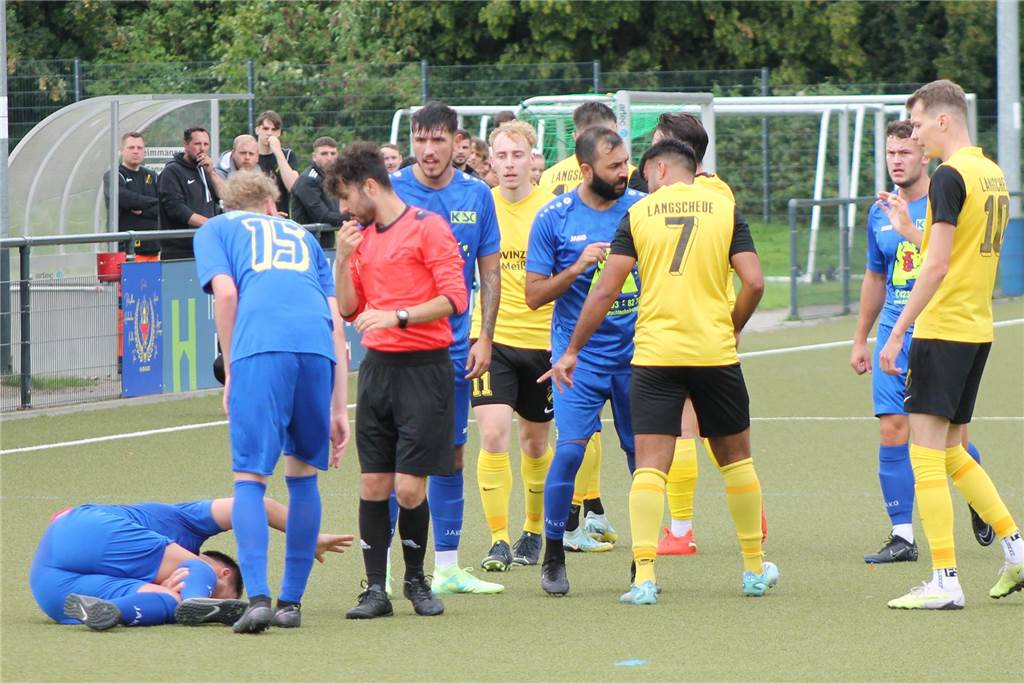 Kamener SC setzt Ausrufezeichen: Mit deutlichem Sieg gegen Langschede in die nächste Runde An der ein oder anderen Stelle kamen auch die Emotionen durch und es wurde hektischer.