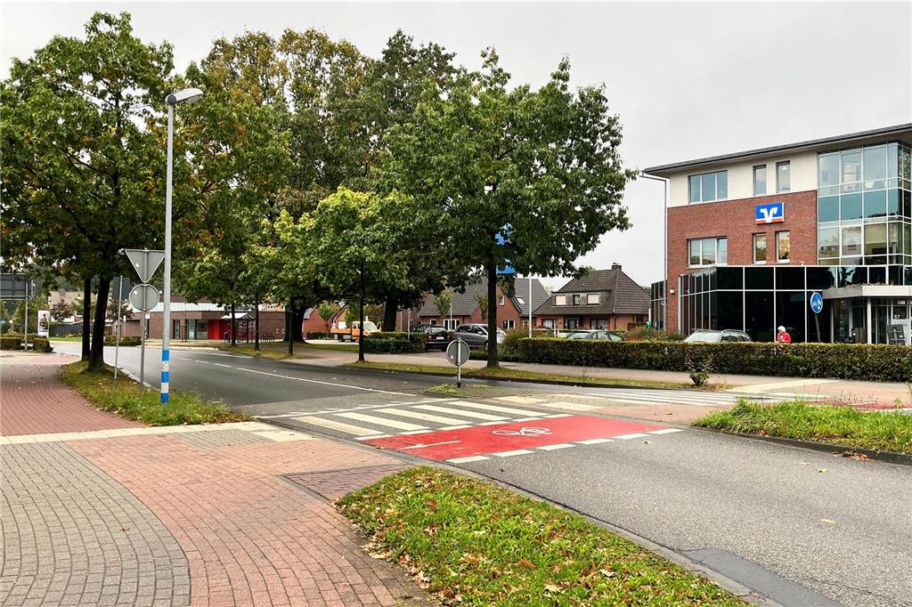 Rentner im SUV: 75-Jähriger nötigt Radfahrerin im Kreisverkehr Die Einmündung der Fuistingstraße in den Kreisverkehr am Stadtpark