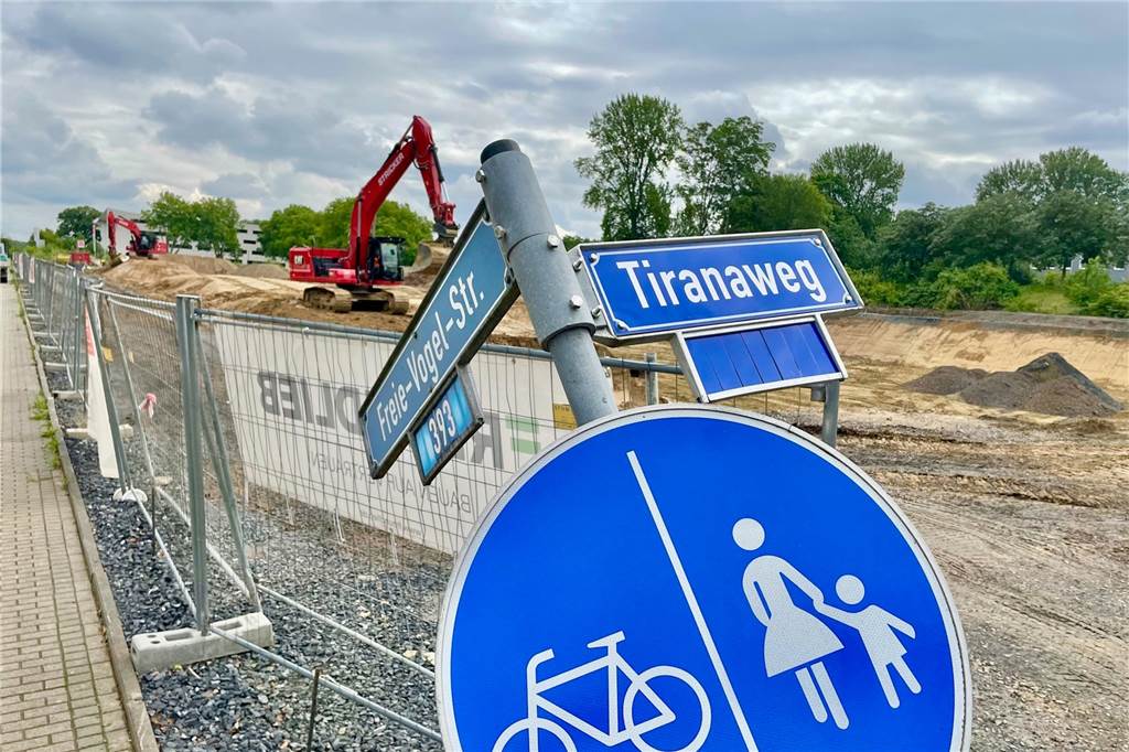 Ein 100-Meter-Bauwerk direkt an der B1: IT-Riese expandiert weiter An der Freie-Vogel-Straße Ecke Tiranerweg entsteht das neue Adesso-Gebäude. Nebenan wird die Continentale bauen.