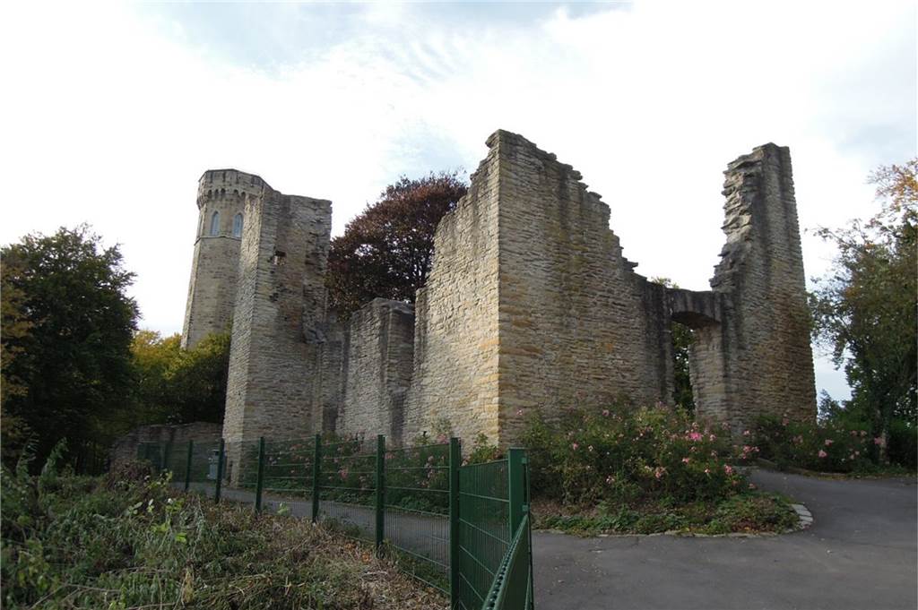 26 tolle Sehenswürdigkeiten in Dortmund und Umgebung An der Grenze zu Schwerte und Hagen befindet sich die Ruine Hohensyburg.