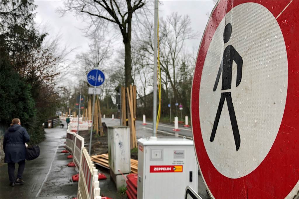 Die dritte Großbaustelle kommt und sorgt für drei Kilometer Umweg An der Hagener Straße werden die Arbeiten zwischen Olpketalstraße und Bozener Straße wohl bis April/Mai andauern.