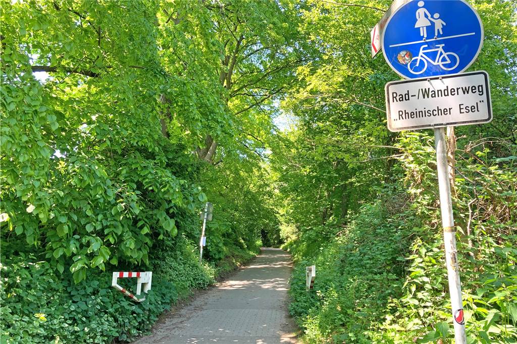 Rheinischer Esel sollte längst asphaltiert sein – Dämpfer für den Radverkehr An der Hellerstraße in Dortmund beginnt der Rheinische Esel, dann geht‘s Richtung Westen.