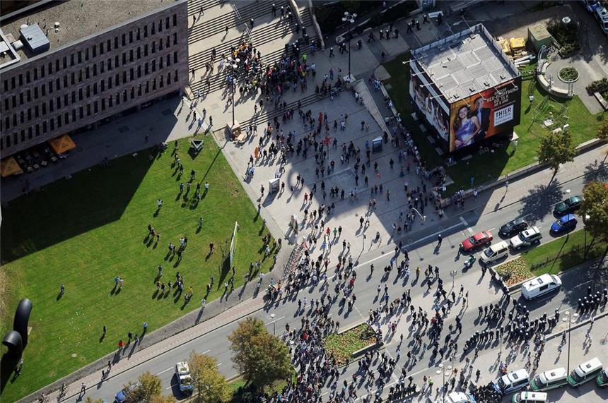 Hooligans kommen zu Anti-Salafisten-Treff nach Dortmund An der Katharinentreppe wollen sich die Hooligans treffen.