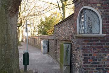 An der Klostermauer kann man in Werne Madonna bestaunen.