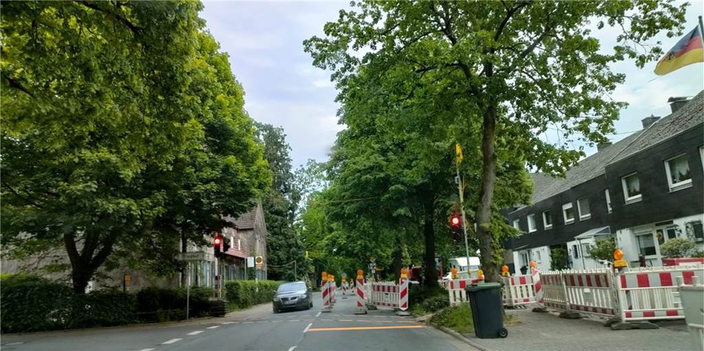 Die nächste Baustelle in Cappenberg - mit guten Nachrichten für Pendler An der Kreuzung Freiherr-vom-Stein-Straße/Buschkamp/Am Brauereiknapp sind Baustellenampeln im Einsatz.