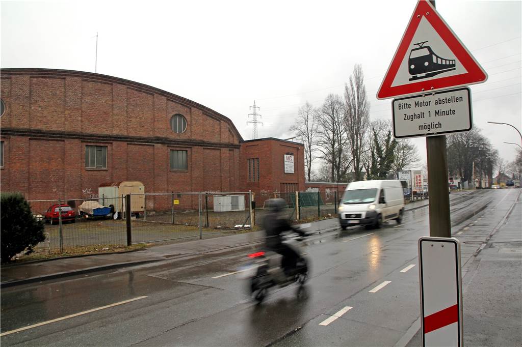 Moscheen in Eving: Jetzt will der Runde Tisch die Sache gemeinsam stemmen An der Lindenhorster Straße 80a soll ein muslimisches Gemeindezentrum mit Minarett gebaut werden.