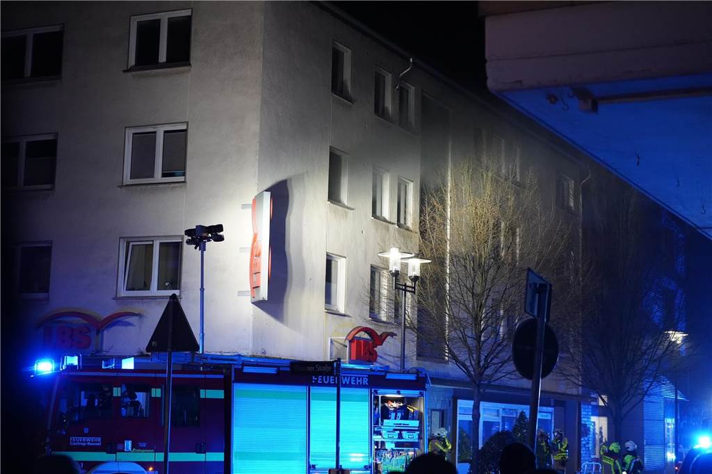 Junge Familie sucht Wohnung nach Brand: Hilfsbereitschaft ist riesig Feuerwehreinsatz an der Lönsstraße in Castrop-Rauxel.
