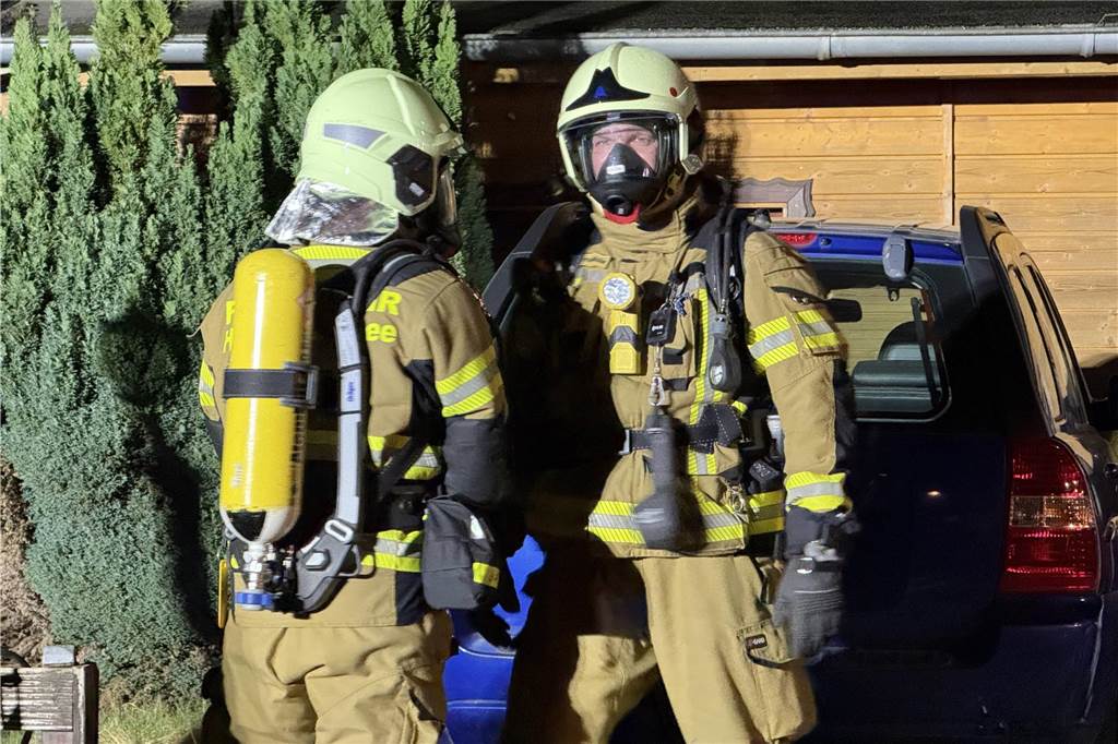 Feuerwehrleute am Einsatzort in Flaesheim