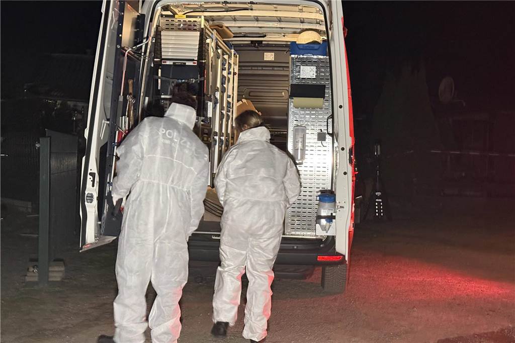 Feuerwehrleute am Einsatzort in Flaesheim