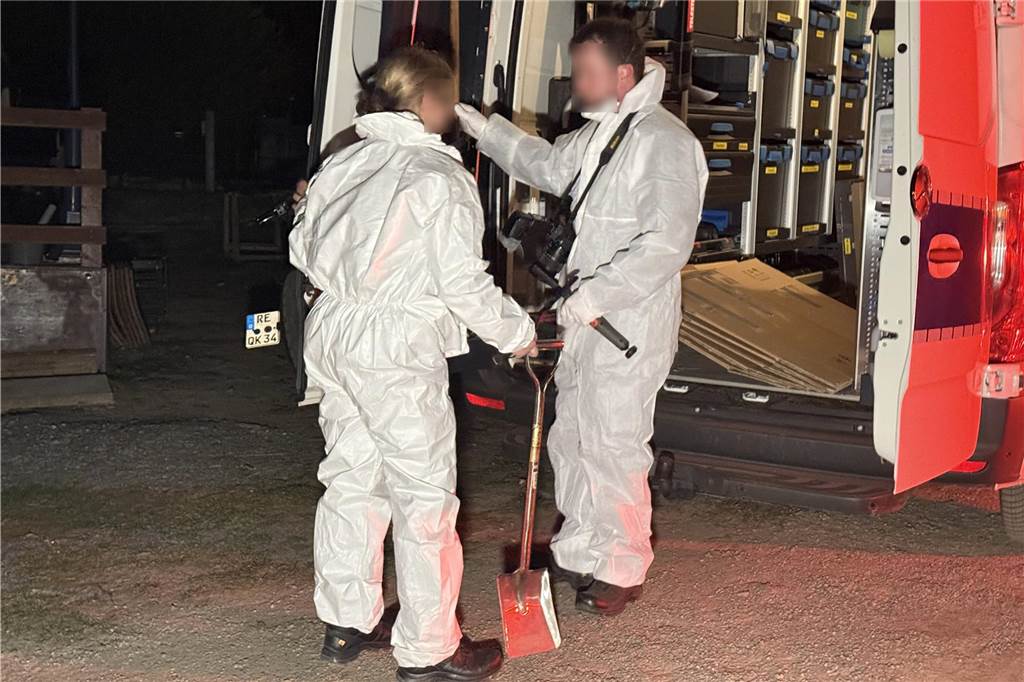 Feuerwehrleute am Einsatzort in Flaesheim