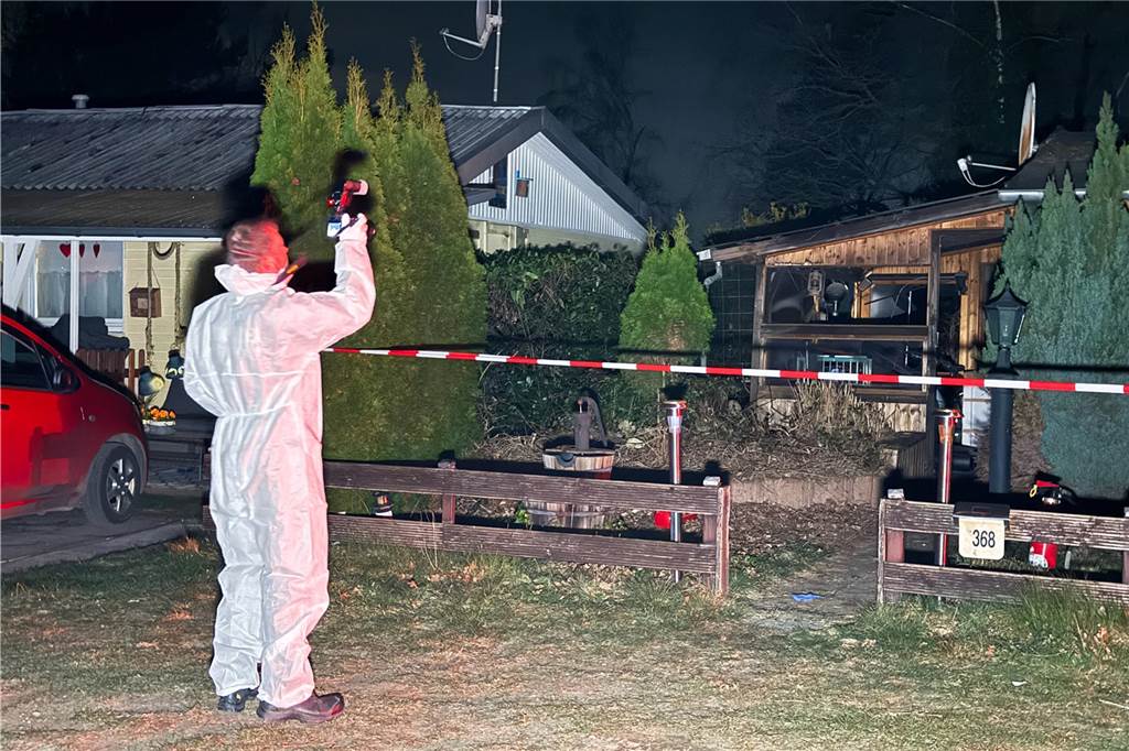 Feuerwehrleute am Einsatzort in Flaesheim