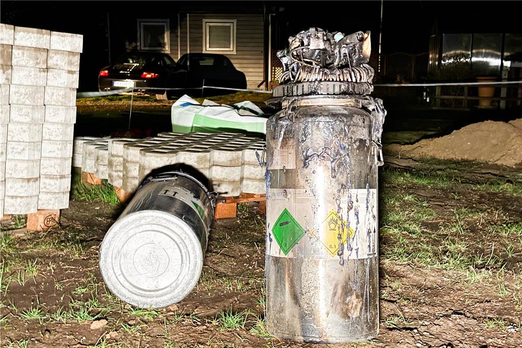 Feuerwehrleute am Einsatzort in Flaesheim