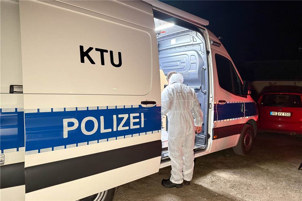 Feuerwehrleute am Einsatzort in Flaesheim