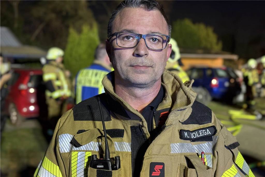 Feuerwehrleute am Einsatzort in Flaesheim