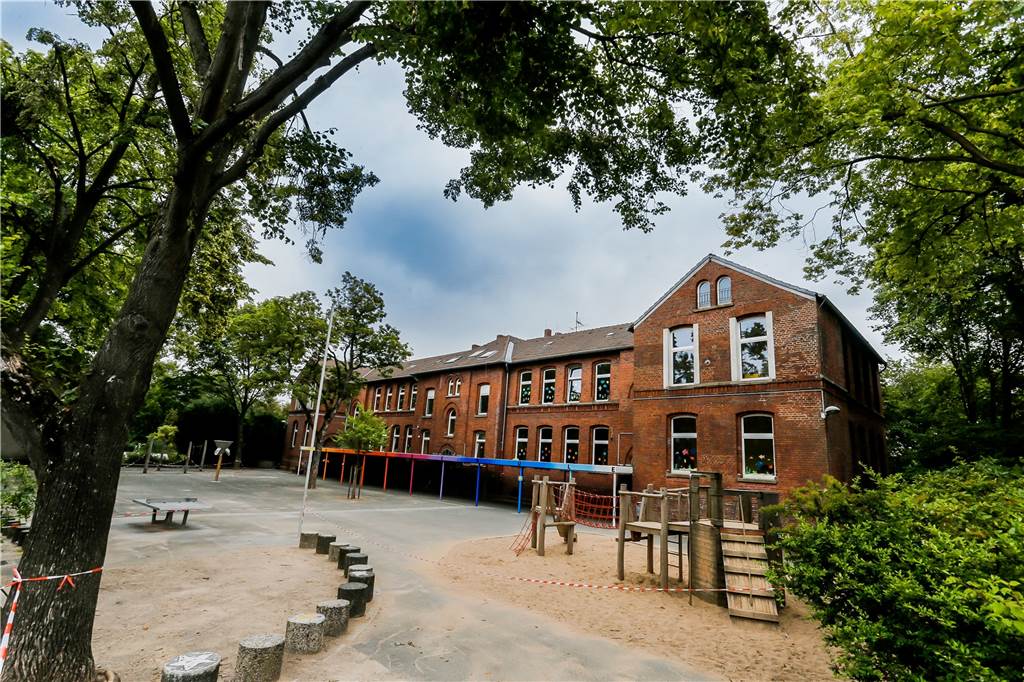 Quarantäne statt Küste: Anruf lässt den Traum vom Familienurlaub platzen An der Mörike-Grundschule in Somborn ist ein Kind positiv auf Corona getestet worden. Die Lehrerin sowie die anderen Kinder der Klasse und ihre Familien sind deswegen bis zum 8. Juli in Quarantäne.