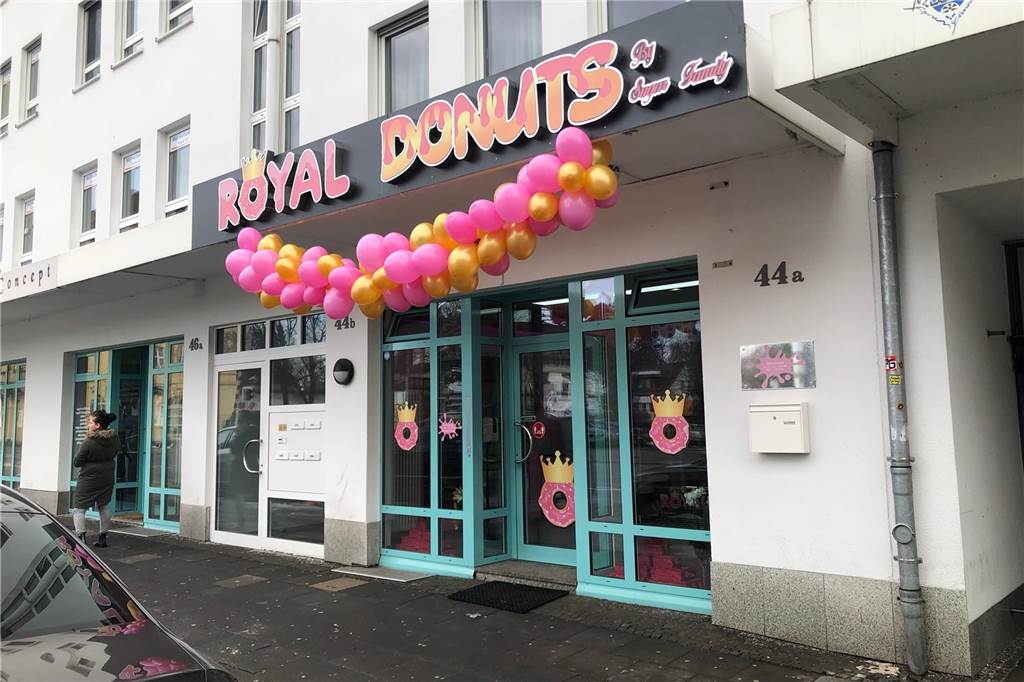 Extravagante Donuts: Lange Schlangen vor neuer Royal-Donut-Filiale in Lünen An der Münsterstraße hat eine neue Filiale von Royal Donuts eröffnet.