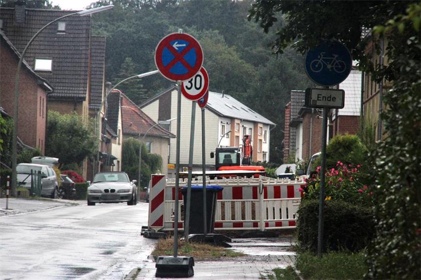 Netteberger Straße bis April 2017 komplett gesperrt An der Netteberger Straße sind alle Vorbereitungen für die Sanierung ab Montag, 8. August, getroffen.
