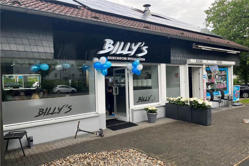 Billy Markopoulos ist zufrieden mit dem Start seines neuen Imbisses Das Restaurant Billy's an der Pallasstraße in Castrop-Rauxel.