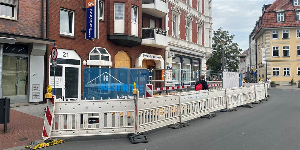 Umbau Persiluhr: Parkverbot auf Parkstreifen könnte bis zu einem Jahr dauern An der Persiluhr in Lünen sind die Bauarbeiten in vollem Gange. Das führt aber auch zu Verkehrsbehinderungen in der Umgebung.