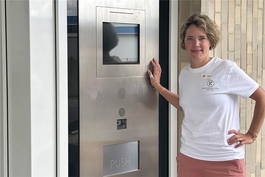 Barbara-Apotheke zieht bald um: Mehr Platz für Beratung und Service An der Pick-up-Station am Eingang können vorbestellte Medikamente rund um die Uhr abgeholt werden.