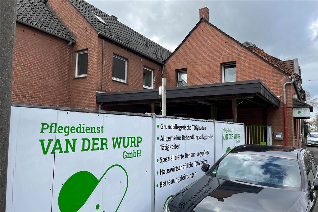Pflegedienst-Chef Knut van der Wurp muss vier Azubis kündigen An der Pliesterbecker Straße in Holsterhausen ist der Pflegedienst Van der Wurp stationiert.