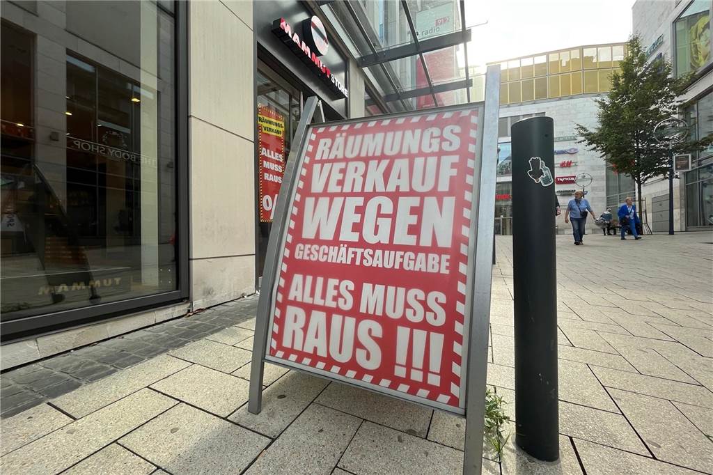 Räumungsverkauf im Mammut Store: Geschäft wird geschlossen An der Potgasse läuft der Räumungsverkauf. Gegenüber der Thier-Galerie schließt im Lensing-Carée der Schweizer Outdoor-Spezialist Mammut sein Geschäft.
