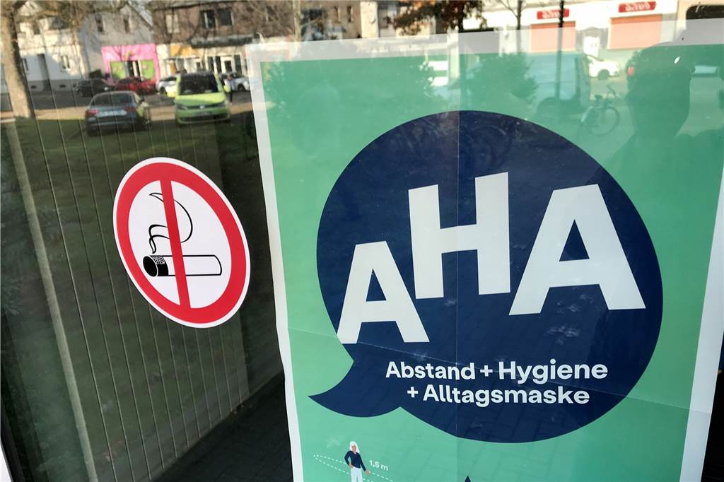 Weitere Schule von Corona-Fällen betroffen – 63 Schüler in Quarantäne An der Schule wird unter anderem auch auf die Einhaltung der AHA-Regeln hingewiesen.