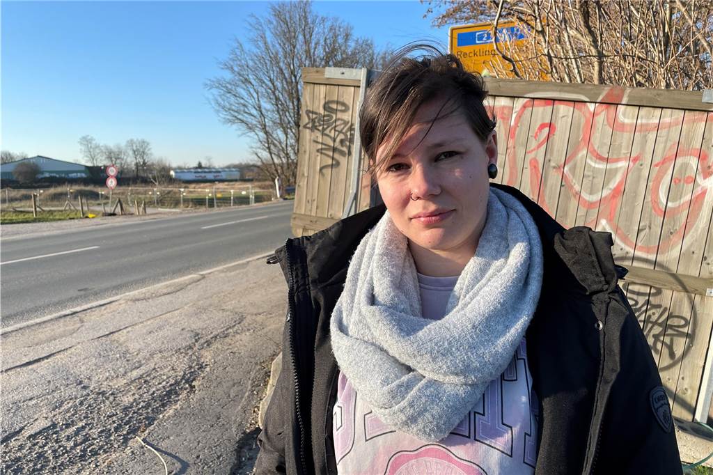 Wenn eine Katze überfahren wurde: Jennifer Hecht sucht nach den Besitzern Jennifer Hecht steht an der Wartburgstraße in Henrichenburg.