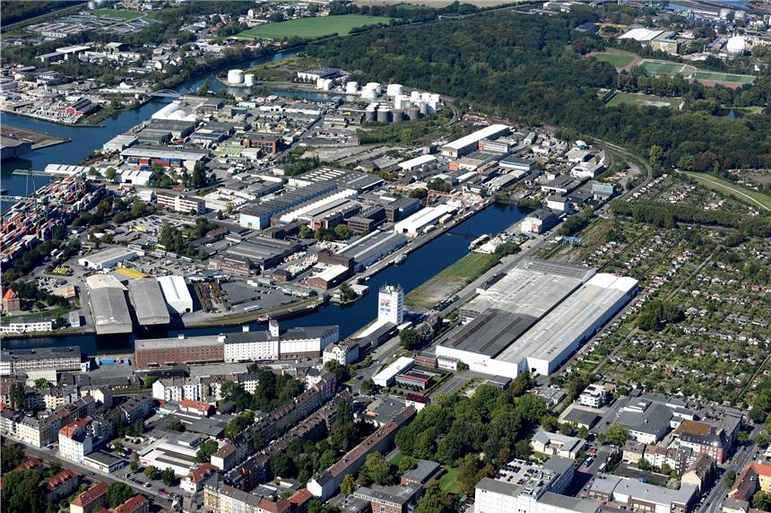 Hafen Dortmund: Frau (47) wird von Zug erfasst und schwer verletzt An der Speicherstraße hat ein Zug eine Fußgängerin erfasst und schwer verletzt.