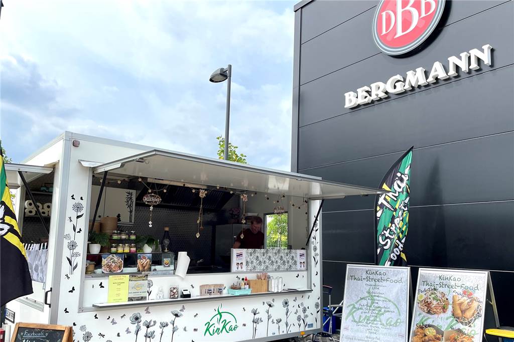 Innovativste Gastro-Meile Dortmunds: Vom Food-Truck bis zum Familienrestaurant An der Stehbierhalle versorgen wechselnde Food-Trucks die Gäste mit Essen.