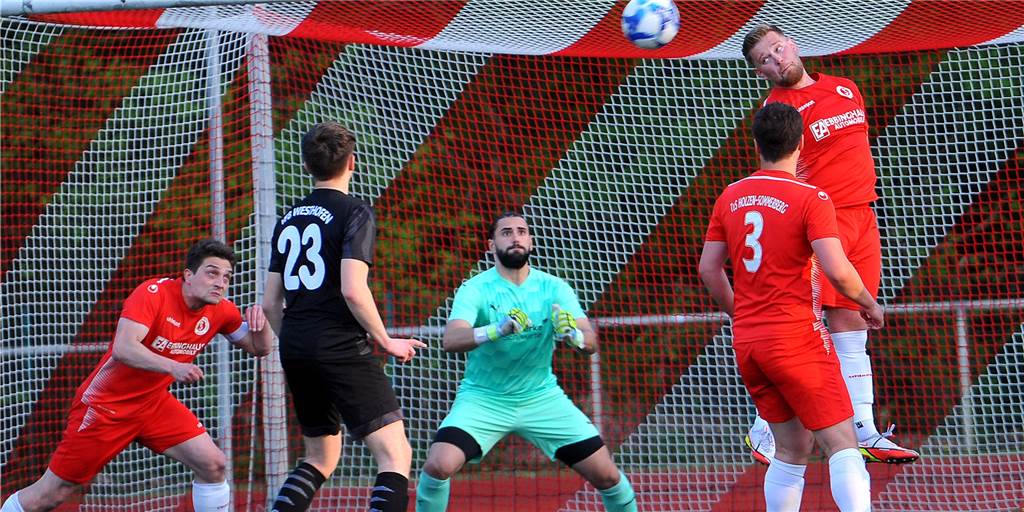 Im Liveticker ab 15 Uhr: Das Kreisliga-A-Titelrennen und das Schwerter Bezirksliga-Derby An der Tabellenspitze der Kreisliga A liefern sich der TuS Holzen-Sommerberg und der VfB Westhofen, hier im direkten Duell vor gut zwei Wochen, ein Kopf-an-Kopf-Rennen.