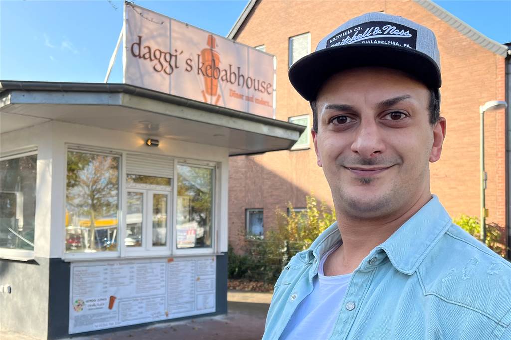 Neue Dönerbude: Volkan Dag (37) will auch Vegetarier ansprechen An der Vestischen Allee ist "daggi´s kebabhouse" von Volkan Dag ab Samstag geöffnet.