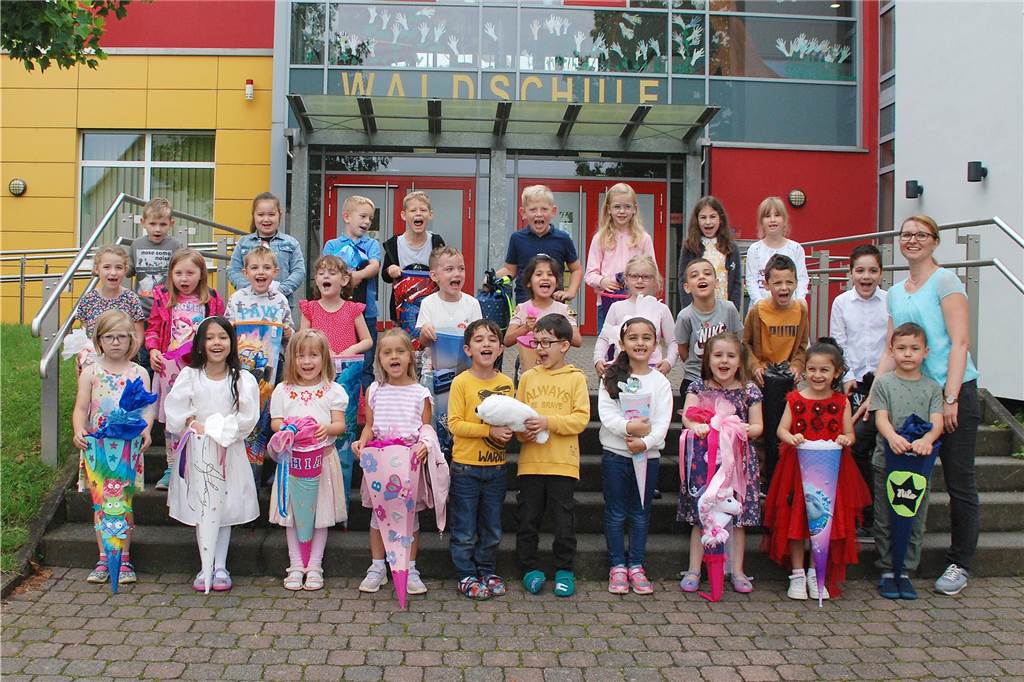 An der Waldschule besuchen 28 Kinder die Seehund-Klasse 1B. Klassenlehrerin ist Janine Eisen.