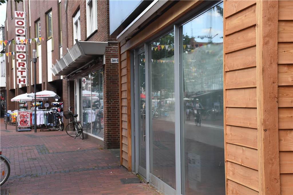 Endlich Leben in der Innenstadt: Leerstände verschwinden, Baustellen bleiben An der Wassermühlenstraße eröffnet bald ein Pommes-Imbiss. Hier gibt es allerdings auch noch zwei Leerstände.