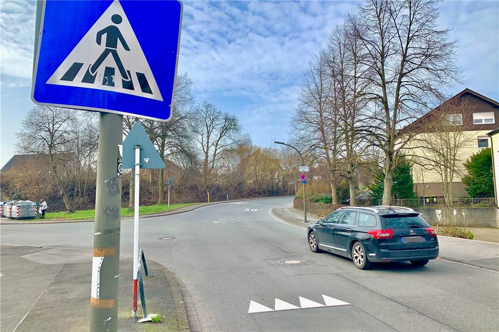 Radfahrerin lebensgefährlich verletzt: Unfall in Dortmund wirft Fragen auf An dieser Abbiegung ist der schwere Unfall passiert.