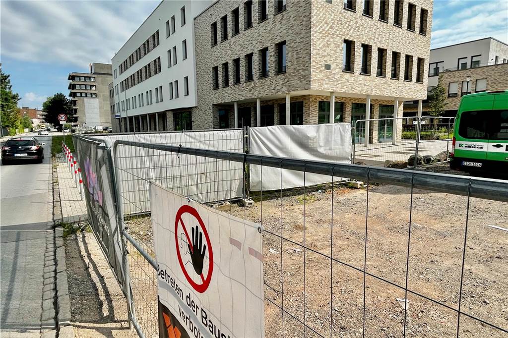 Vor den Augen der Polizei: Diebe stehlen Kabel von einer Baustelle Luisenglück in Dortmund-Hombruch