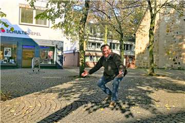 An dieser Stelle auf dem Agatha-Kirchplatz soll der Nachbau des Tisa-Brunnens ab nächstes Jahr stehen. Die Altstadtschützen kümmern sich um die Finanzierung, Schützenoberst Hendrik Schulze-Oechtering sucht noch Sponsoren.