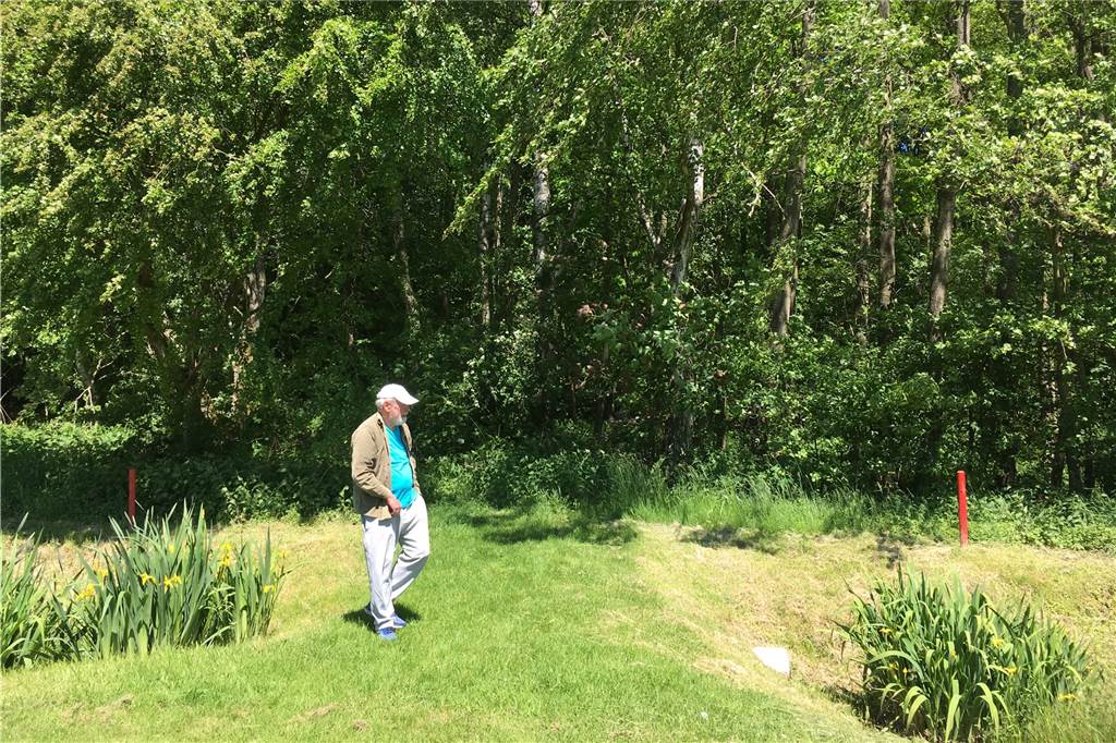 Golfplatz Syburg: Trotz Wegerecht stranden Spaziergänger am Elektrozaun An dieser Stelle führt ein Spazierweg auf den Golfplatz.