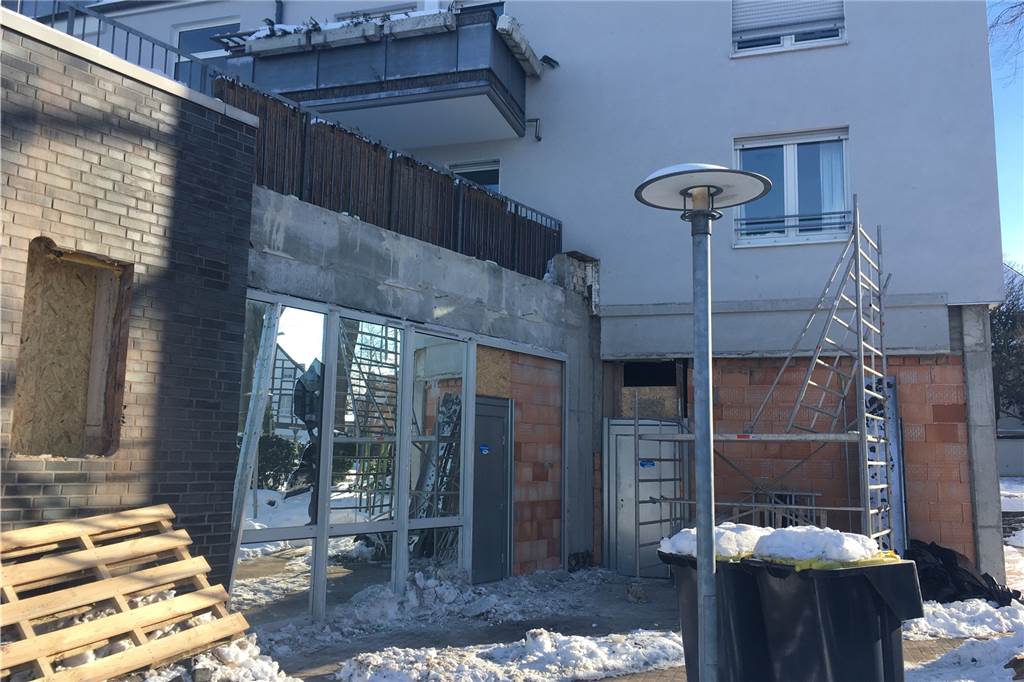 Umbau des ehemaligen Edeka in Bork: Wohnungen sollen im Spätsommer fertig sein An dieser Stelle war früher der Eingang zum Edeka in Bork. Jetzt wird das Ladenlokal zu Wohnungen umgebaut.