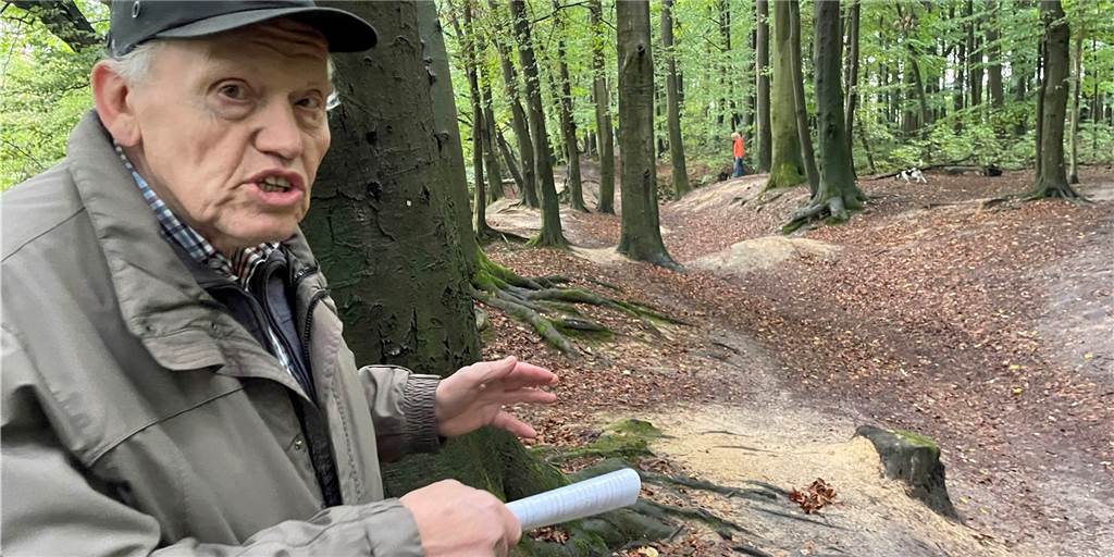 Zeitzeuge weiß: Es gab ein geheimes Nazi-Munitionslager im Stadtwald Werne „An dieser Stelle wurde die Munition bis zum Ende des 2. Weltkriegs gelagert", sagt Robert Becker im Stadtwald Werne.