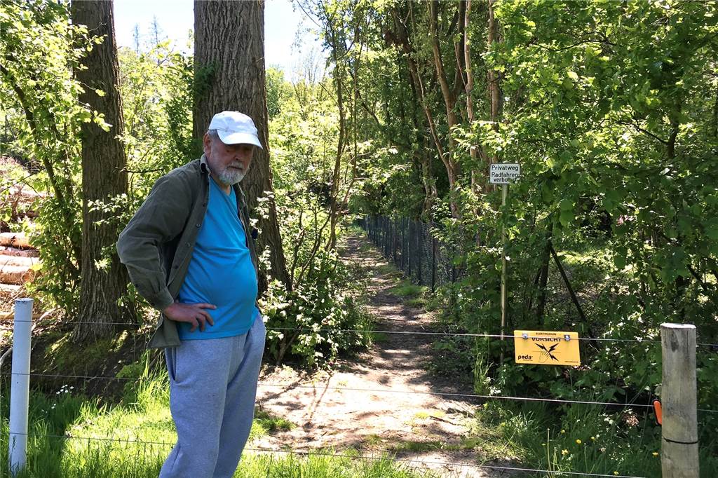 Golfplatz Syburg: Trotz Wegerecht stranden Spaziergänger am Elektrozaun An einigen Stellen enden Wege am Golfplatz abrupt vor dem Elektro-Zaun. Uli Beckmann sähe hier gern ein einen Durchgang.