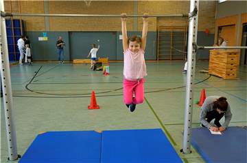 An elf Stationen stellten die Mariengrundschüler beim Hallensportfest ihr Können unter Beweis.